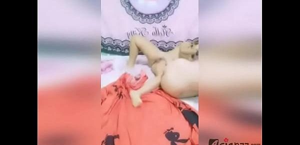  Thai lesbians scissoring and playing sex toys at home